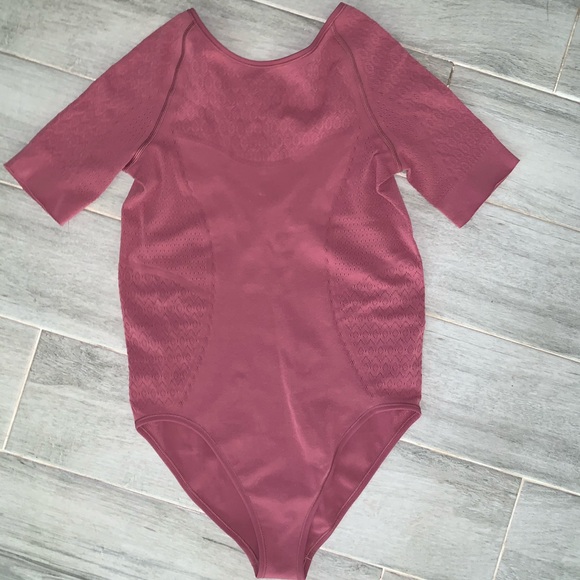 Lululemon - Picture 1 of 3